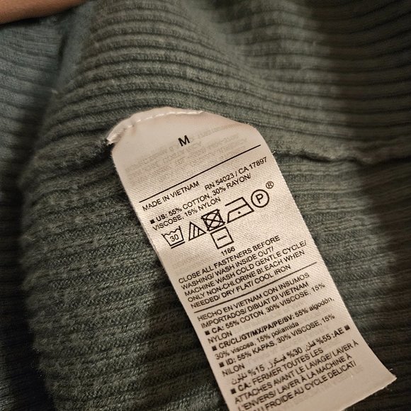 Old Navy Button Front Ribbed Cardigan - Picture 2 of 3